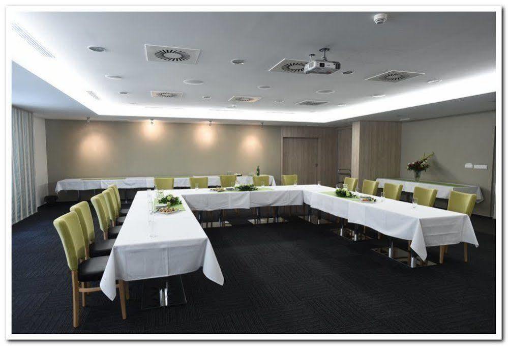 Hotel Buly Aréna Kravaře Esterno foto